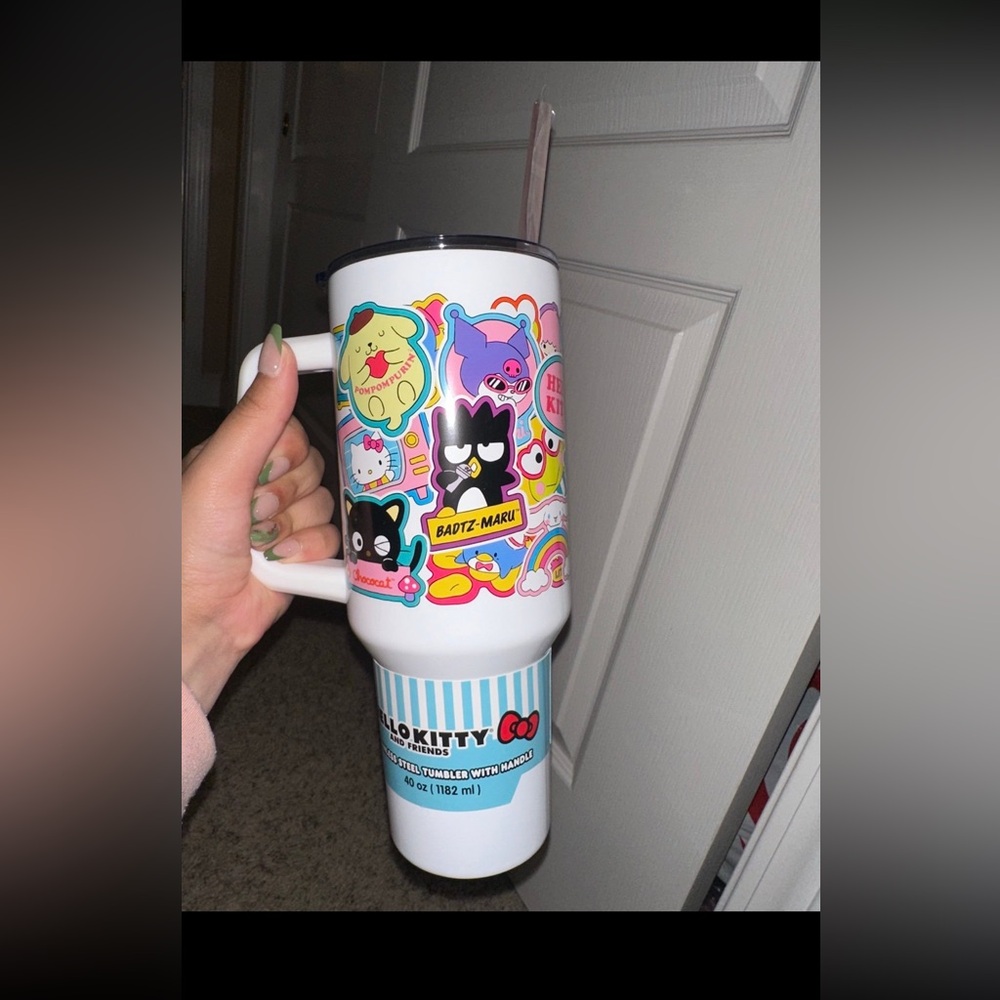 Hello Kitty Sanrio 40oz tumble water coffee tea🩷🫶🏻🤍